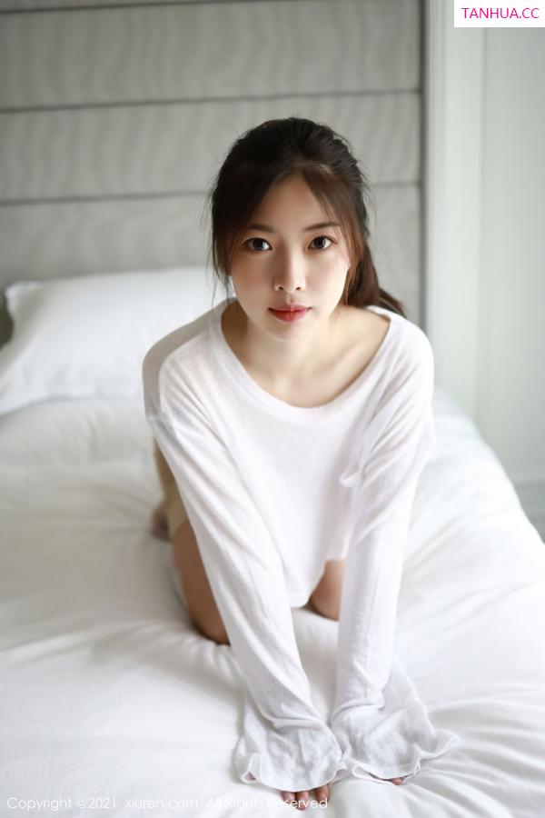 明日花桃桃  清纯动人明日花桃桃 慵懒洁白动人的白T第6张图片